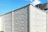 Couvertine béton pour pilier de clôture, en position  intermédiaire