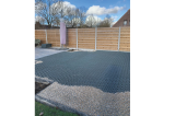 Dalle stabilisatrice pour terrasse avec salon de jardin