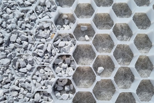 Plaque alvéolaire gravier