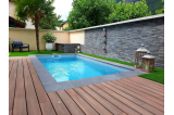 Gazon synthétique posé autour de la piscine