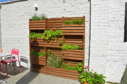 Potager vertical en pin rouge du nord