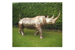Statue rhinocéros en métal recyclé