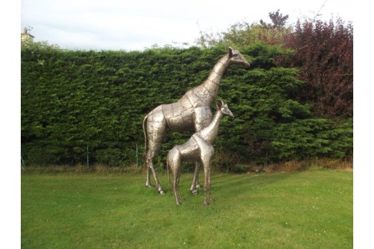 Statue girafe en métal recyclé