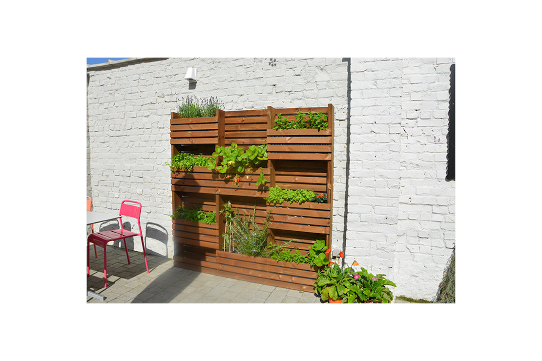 Potager vertical en pin rouge du nord